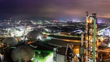 lafargeholcim_plamt_night_panorama_1.jpg